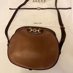 Gorgeous, vintage Gucci calk skin leather saddle bag tote. Like new condition.
